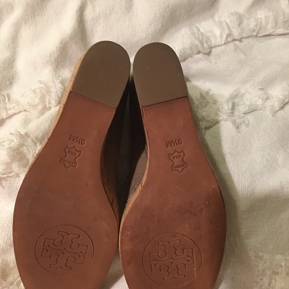 Tory Burch Wedges Size 9.5 Tan with Cream leather - Picture 3 of 4
